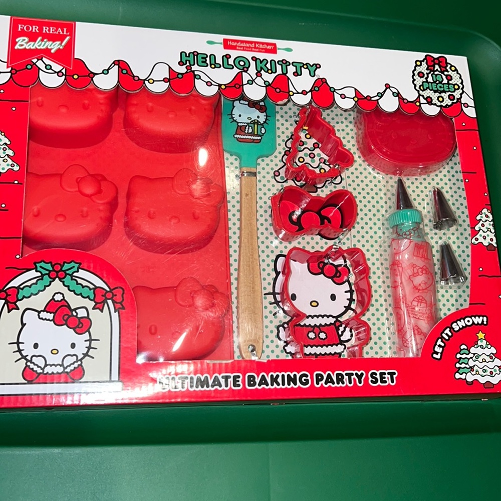 NIB Sanrio Hello Kitty Ultimate Baking 14pc Party Set